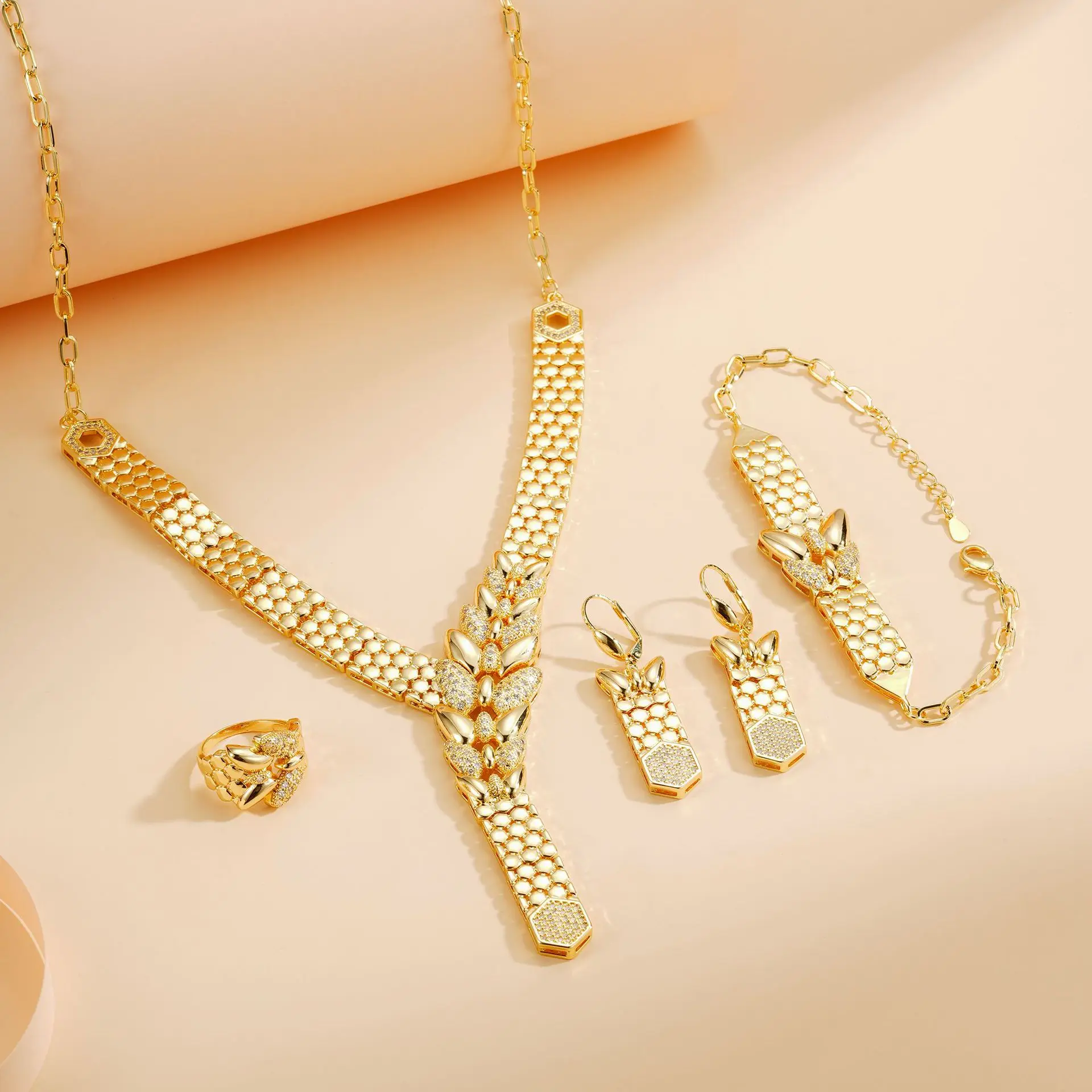 Personality & Temperament, Sparkling Geometric High-End Bracelet for Women, Sweet, Fashionable, Exquisite & Good-Looking Jewelry
