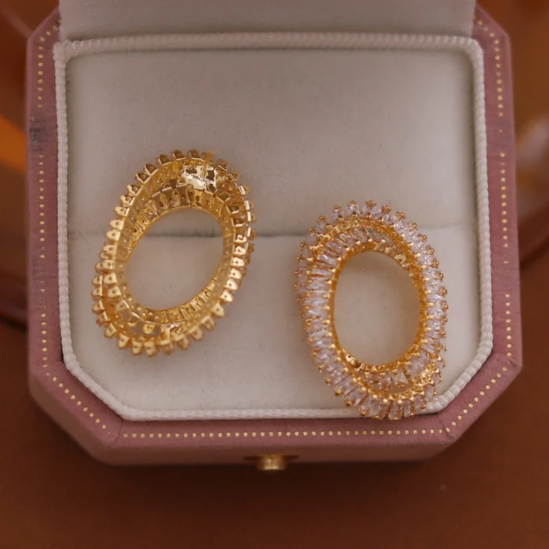 2025 الكورية تصميم جديد مجوهرات الأزياء 14K مطلية بالذهب البيضاوي الزركون الصليب أقراط فاخرة المرأة اكسسوارات الحفلات