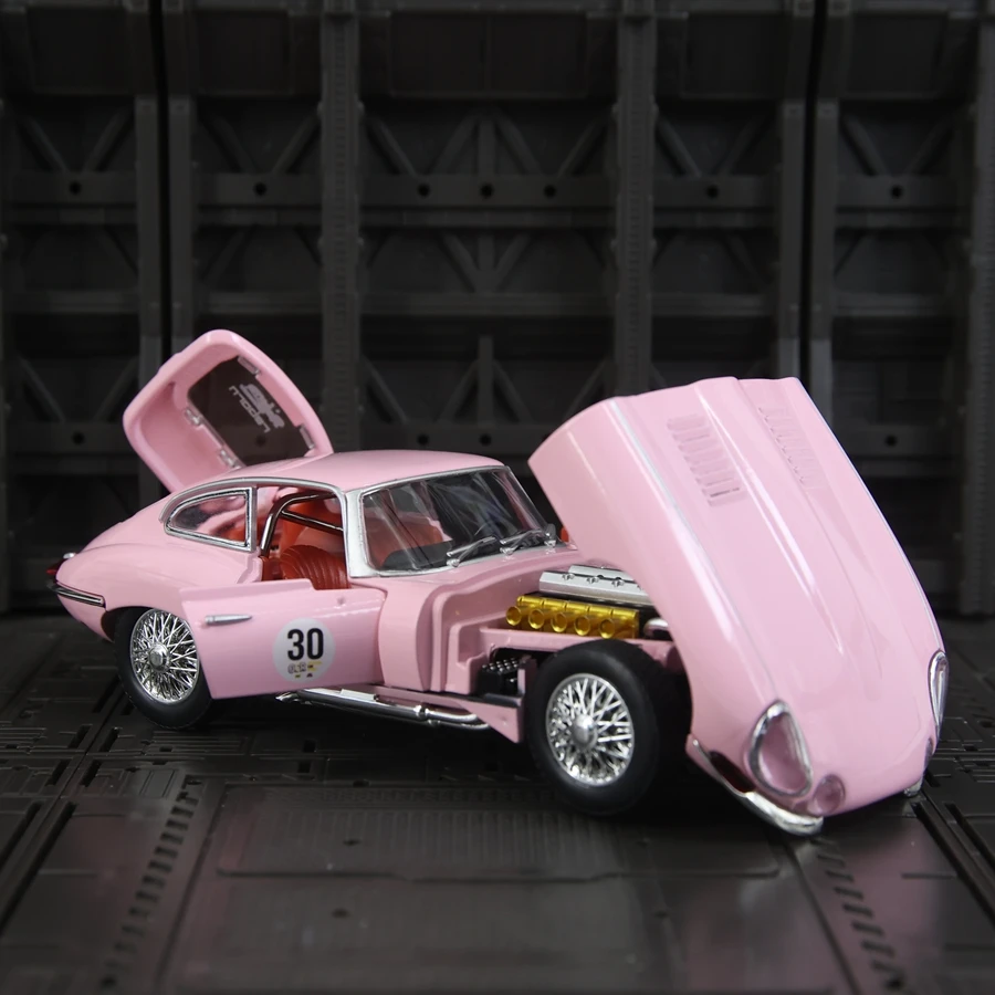 1:24 simulation Jaguar E-Type alloy car model collection, sound and light feedback, sedan ornament, door can be opened