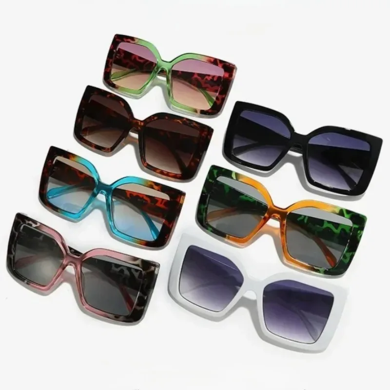 

Personalized Retro Square Color Blocked Men's and Women's Large Frame Sunglasses UV400 Sunscreen and Blackout Sunglasses