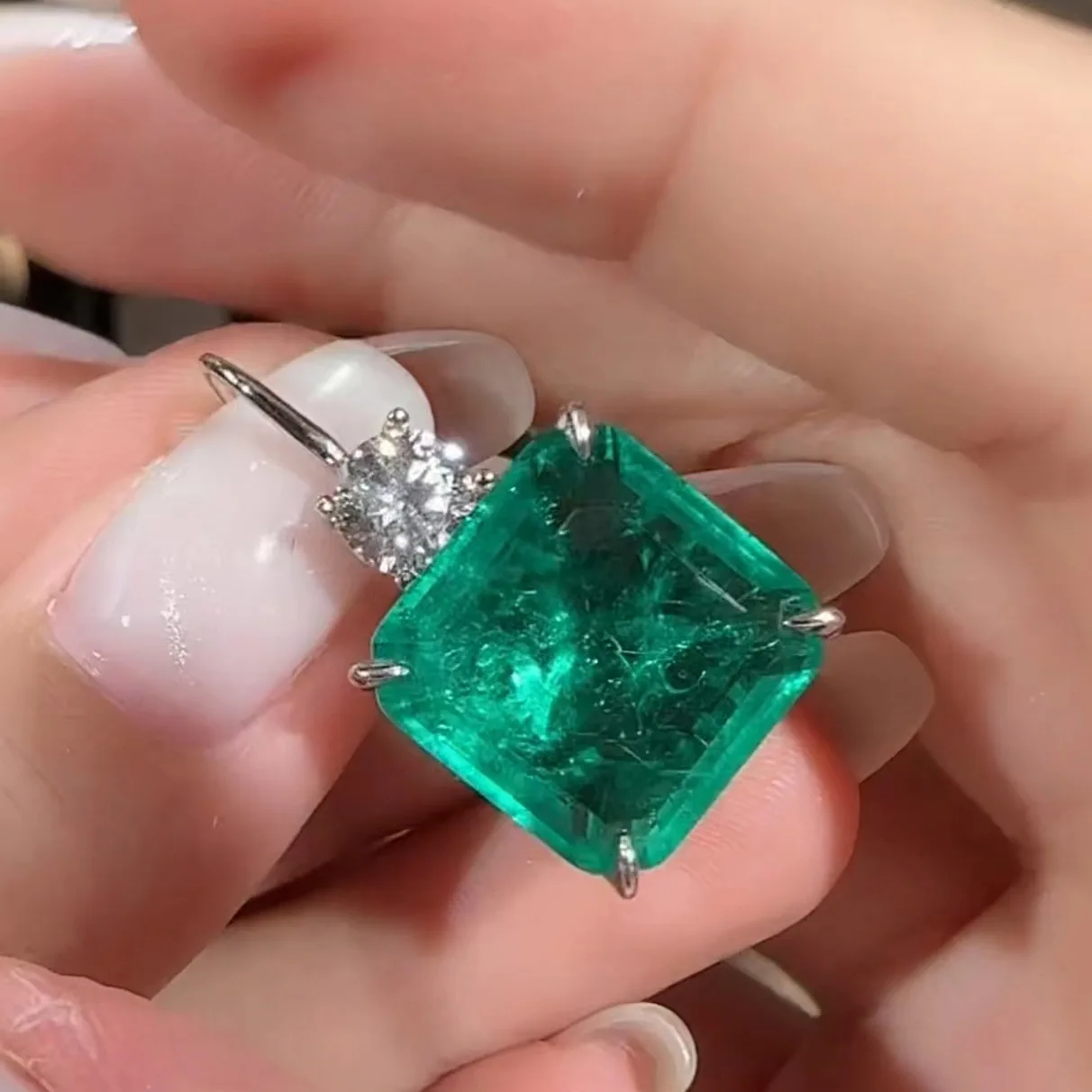 Luxury Vintage Jewelry Square Green Crystal Emerald Earrings for Women Fashion Short Style Drop Earring Valentines Day Gifts