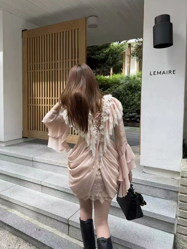 Lady's single-shoulder long-sleeved short dress with ruffled lace and chiffon blend, V-neck pleated design, elegant party skirt