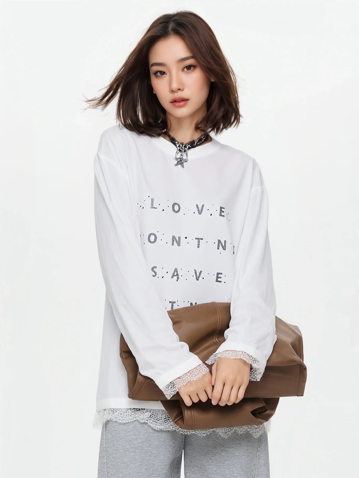 

Silk Splice Long Sve Thin oulder T-irt Women's Rhinestone Letter Design White Base irt Mid-Length Cool Feeling