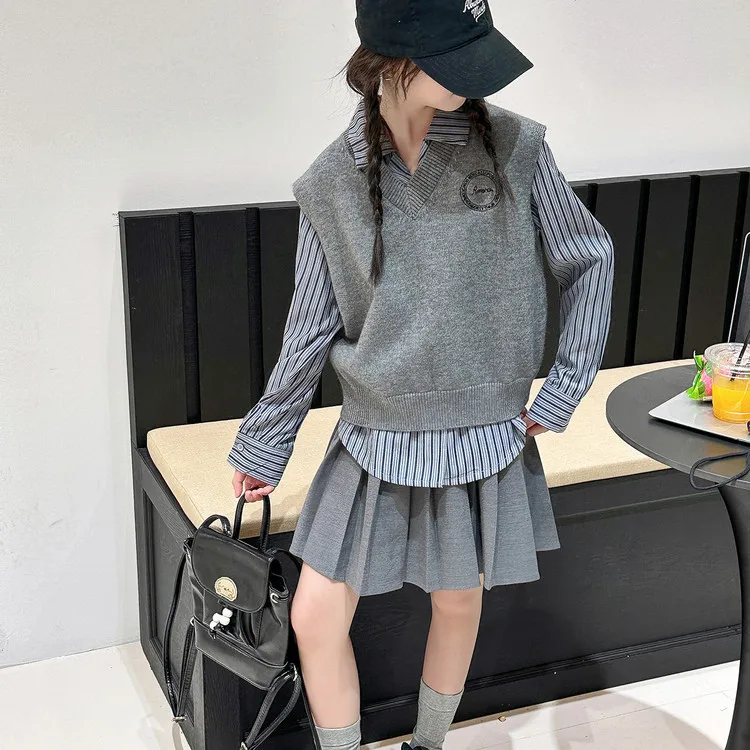 

2025 Korean School Girls 3pcs Outfit Autumn Striped Turn Down Collar Undershirt+Knitted Vest+Pleat Skirt Children Girls Sets