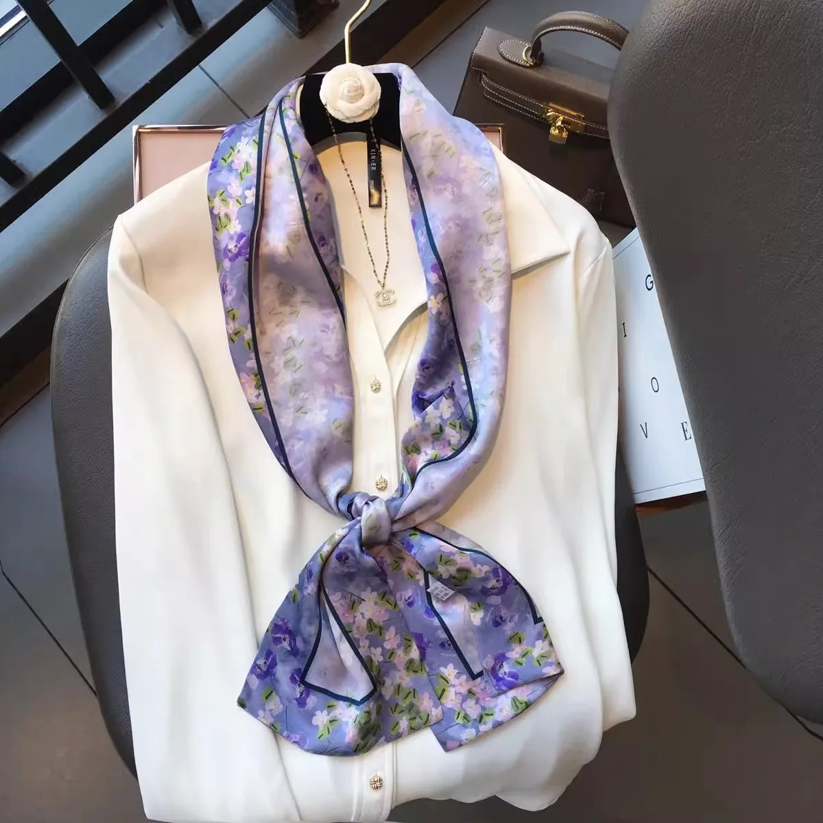 Sciarpa di seta da donna di fascia alta imitazione seta elegante striscia viola sciarpa decorativa versatile a doppio strato a doppia faccia