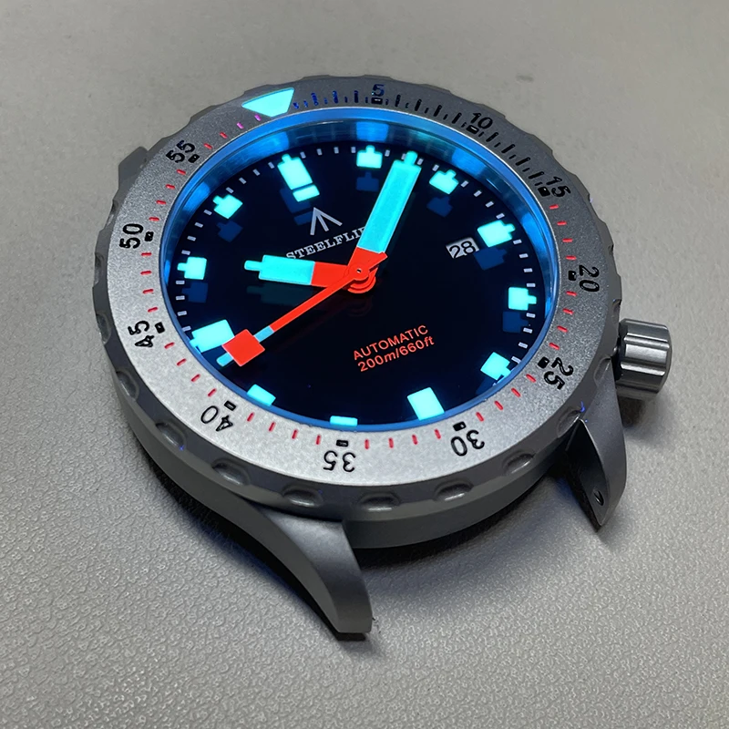 STEELFLIER Herren-Taucheruhr, 45 mm, automatische mechanische Armbanduhr, 20 Bar wasserdicht, BGW-9, leuchtender Saphirspiegel, NH35-Stahllünette