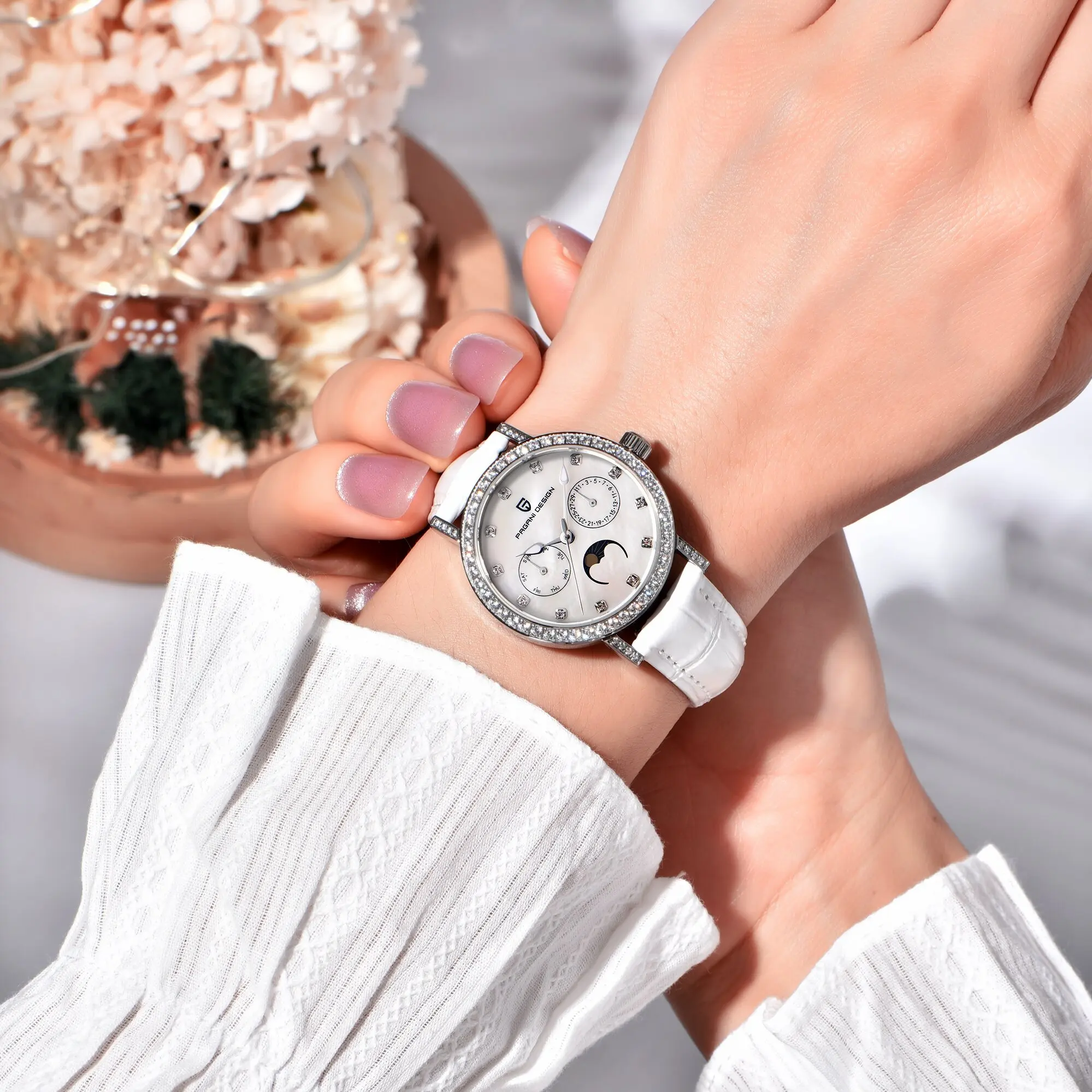 PAGANI DESIGN Minimalist Ladies Quartz Watch Solid Color Diamond Dial Small Three-Pin Sapphire Mirror Calendar Moon Phase Watch