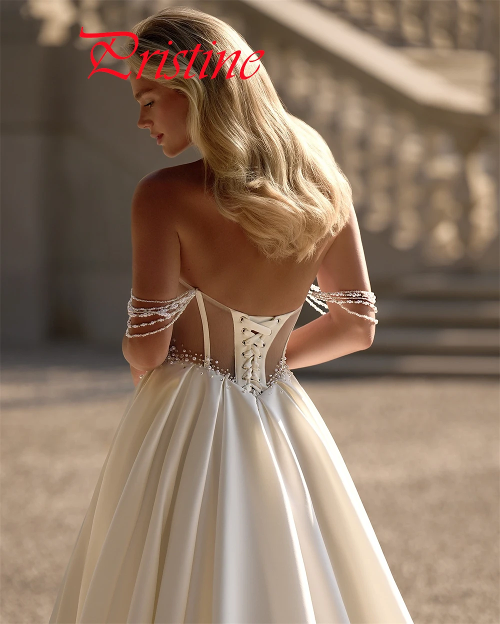 ที่กําหนดเองสีขาวซาตินชุดแต่งงานโรแมนติก Strapless แขนกุดเจ้าสาวอารมณ์ Lace Up กลับ Vestido De Novia