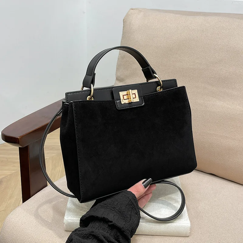 

2025 A/W Niche Vintage Shoulder Bag, Retro Quilted Crossbody Purse for Women, Unique Small Batch Handbag for Dating & Casual