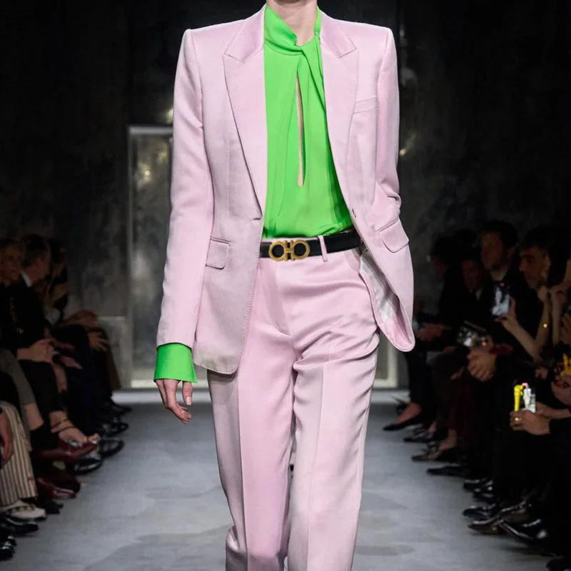 أحزمة جلد طبيعي للنساء عالية الجودة بإبزيم ذهبي أفضل تنسيق مع الفساتين والجينز للنساء