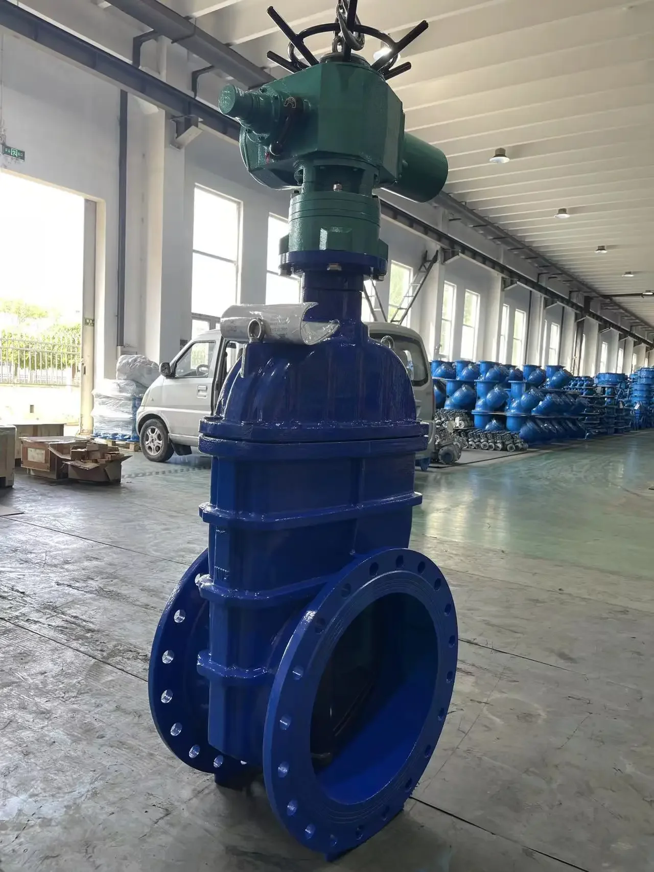 صمام بوابة جذعي غير مرتفع شفة DN500 PN16 صمام بوابة مرن من حديد الدكتايل مع المحرك الكهربائي #5