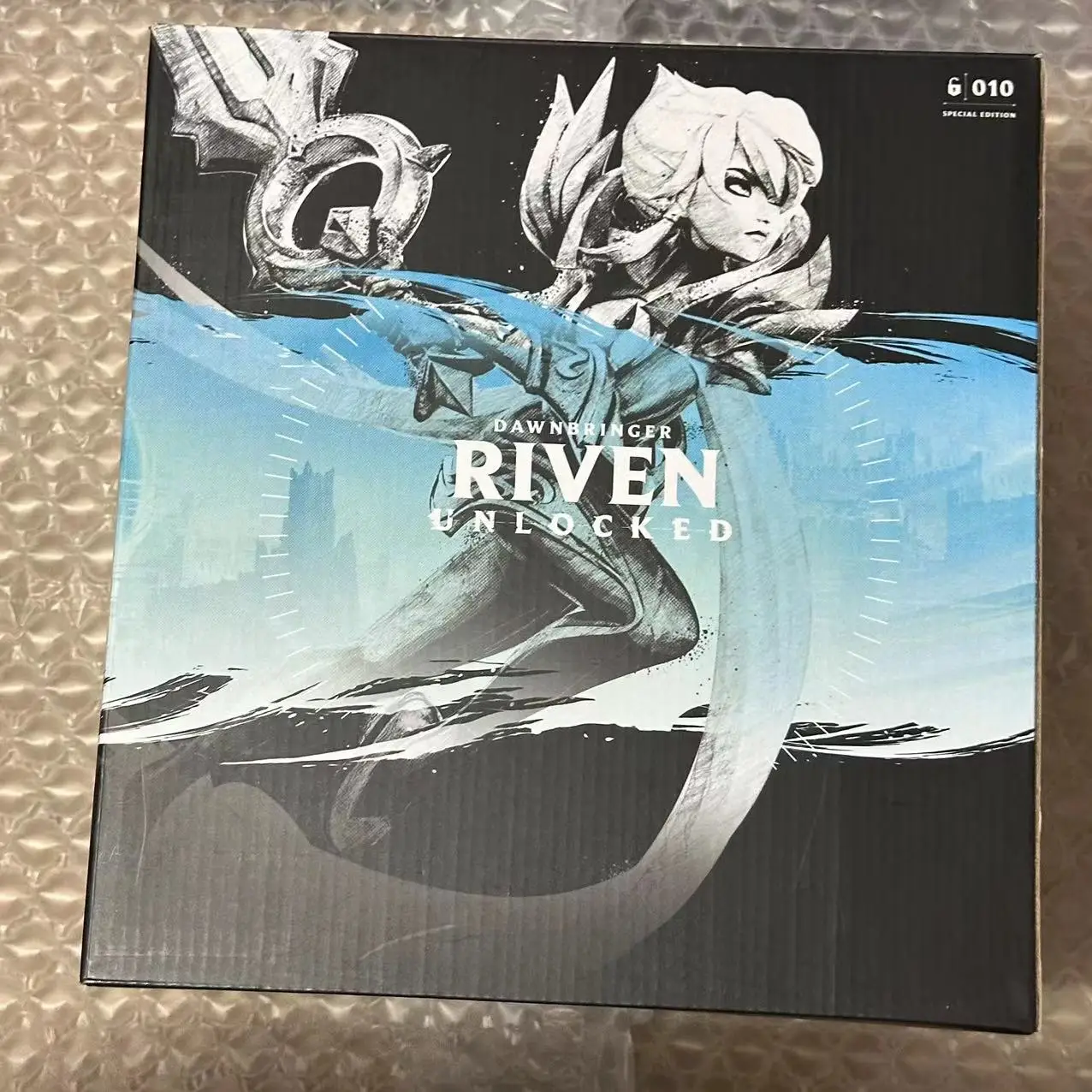 Dawnbringer Riven Unlocked Statue  Genuine Original Packaging Brand New