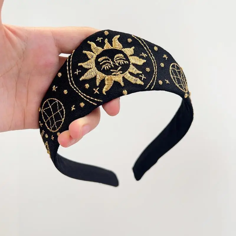 Vintage-Stil, russische Ethno-Blumenstickerei, spitz zulaufendes Haarband für Damen, breites, modisches Haaraccessoire. – Detail 15