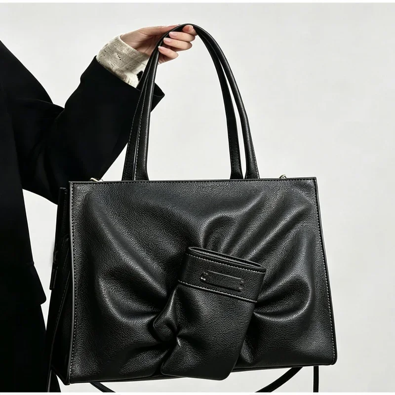 Boxhandschuh-Stil Tragetasche, Weiche Damen-Schultertasche mit Großer Kapazität, Trendige Reißverschluss-Handtasche in Unifarbe mit Persönlichkeitsausdruck – Detail 15