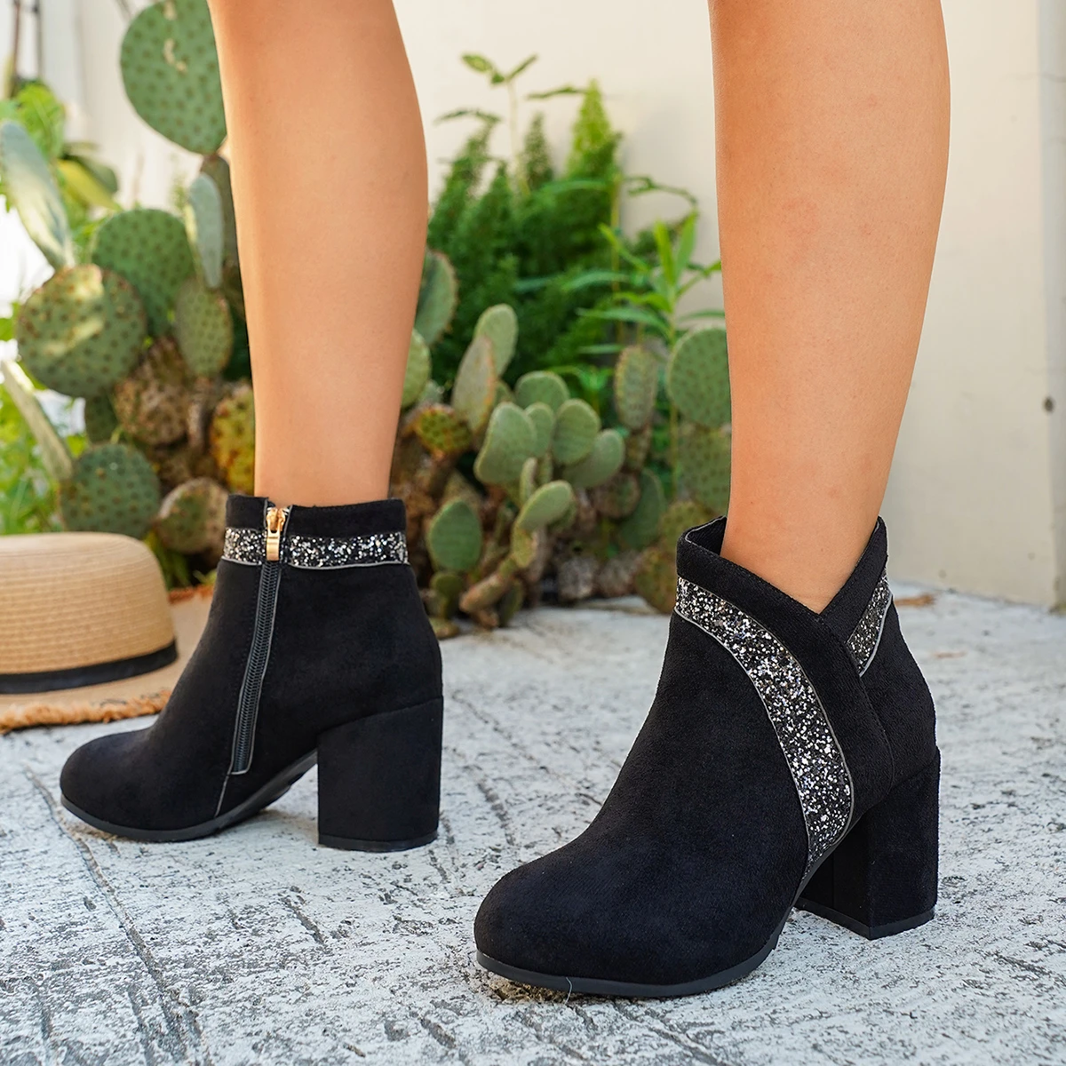 Retro Wildleder-Stiefeletten mit Nieten und Blockabsatz für Damen, Winter 2026, Modische Quadratische Absätze, Seitenreißverschlüsse, Elegante Damenstiefel – Detail 5