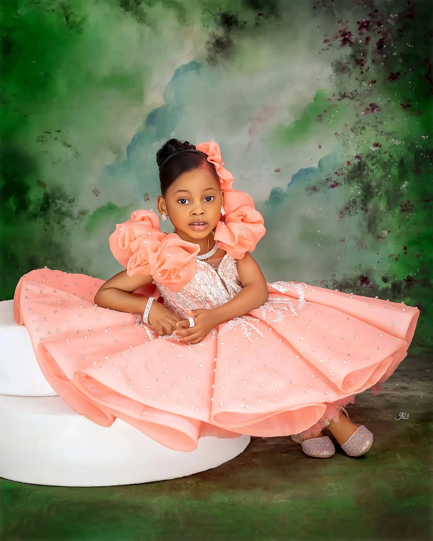 Customized Peach Pink Flower Girl Dress For Wedding Satin Knee Length Appliques Crystal Kids Birthday Party First Communion Gown
