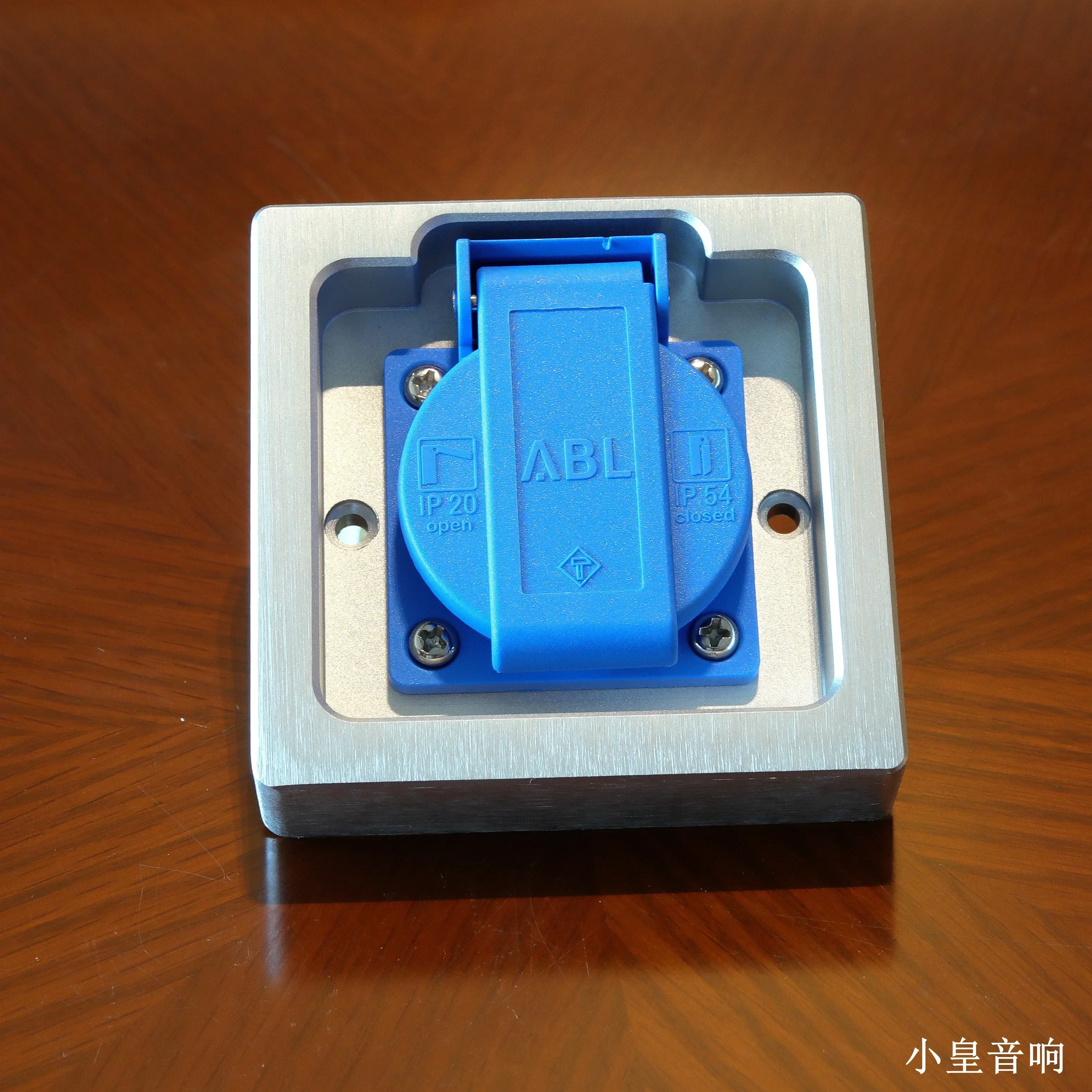 ABL  The power seat is dynamic and strong, and the texture is moist and natural