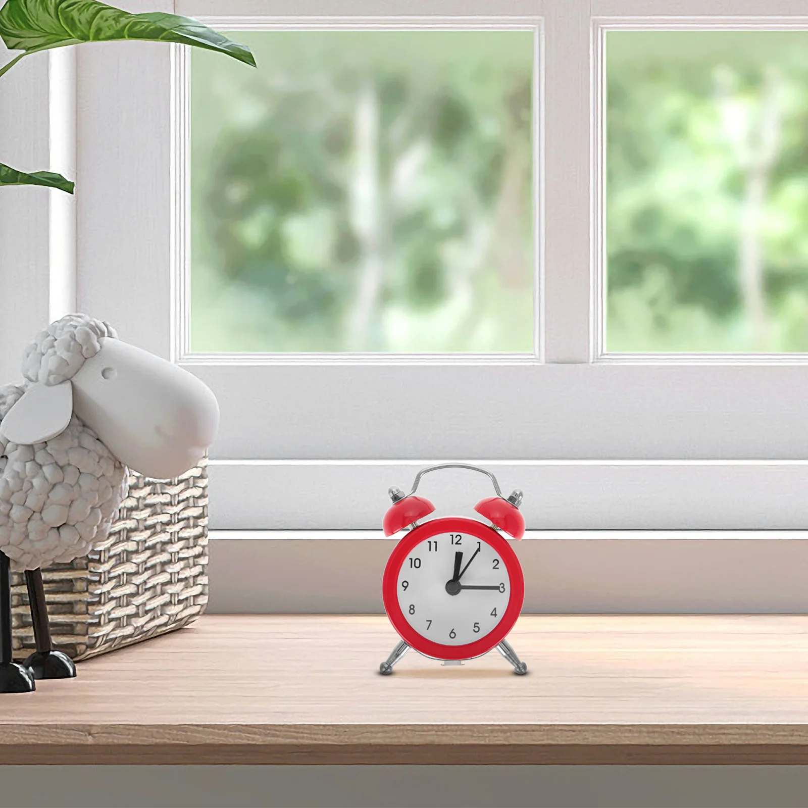 

Metal Mini Alarm Clock For Kids Desktop Decorative Small Clock Quiet Timekeeping Rural Style Home Bedroom Gift Red