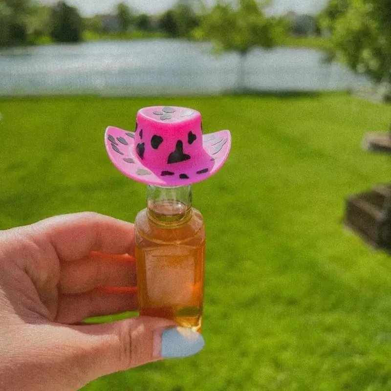 10 Teile/beutel Mini Cowboy Hut Shooter Topper Spielzeug Puppe Hut Cowgirl Hüte Für Bachelorette Party Gefälligkeiten Wein Flasche Trinken Tops