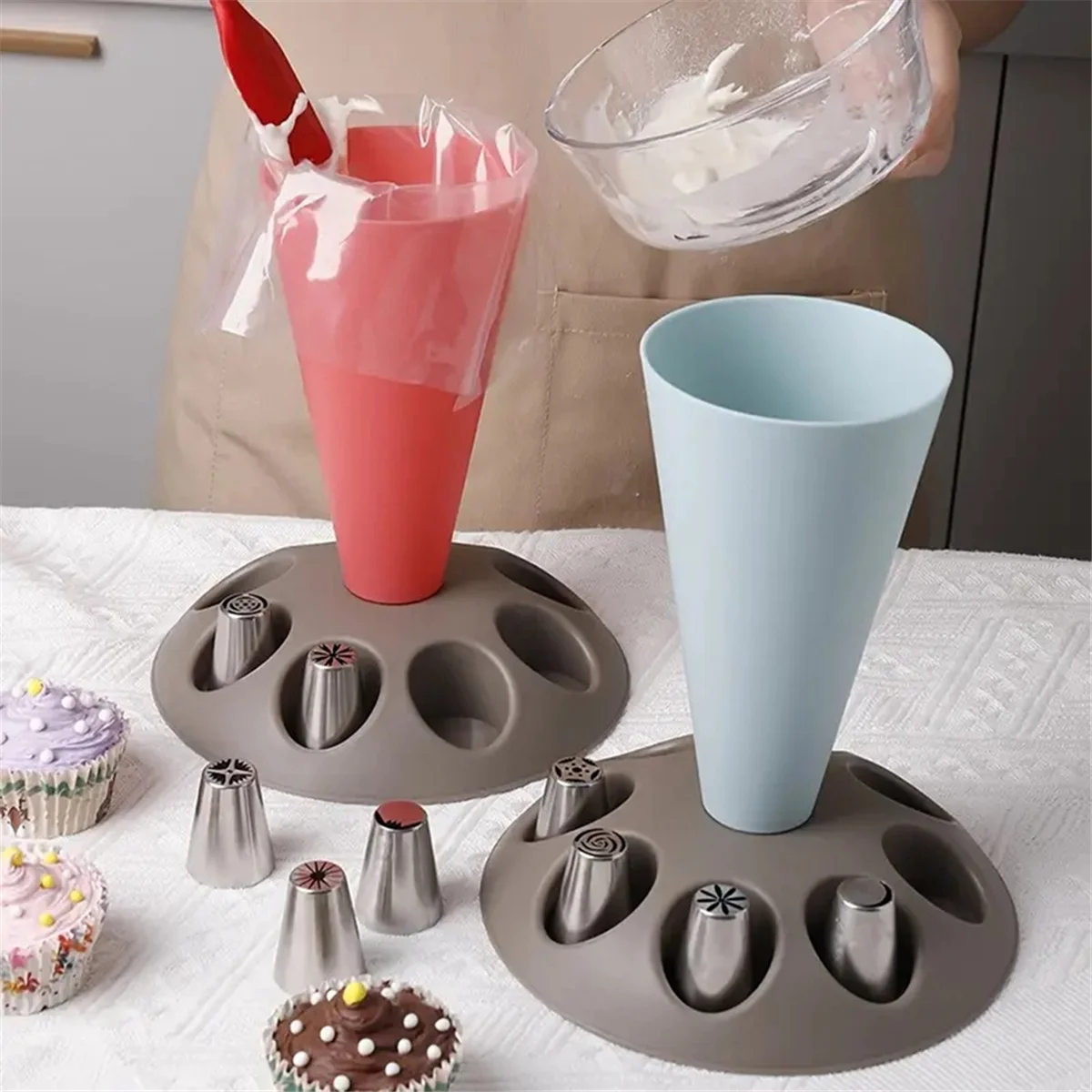 New A-Piping Bag Stand, Piping Bag Holder with 8 Slots Nozzles, Plastic Pastry Bag Stand for Cake Decorating Kit