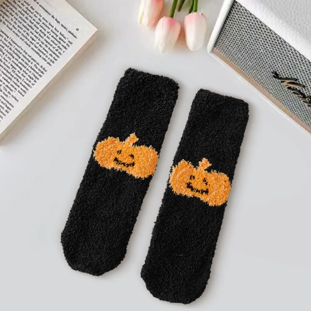 

4pairs/set Coral Fleece Halloween Socks Soft Breathable Pumpkin Wizard Hat Tube Socks Elastic Warm Bat Ghost Mid-Calf Socks