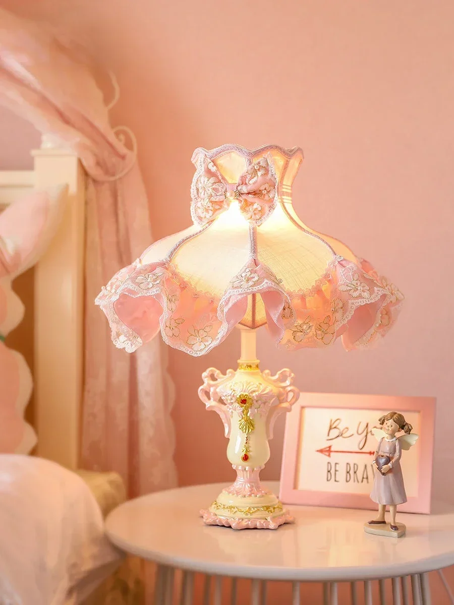 

Nordic Ins Classical Warm Pink Table Lamp LED E27 Resin Fabirc Art Decorative Desk Lights Girls/Princess Room Bedroom Bedside