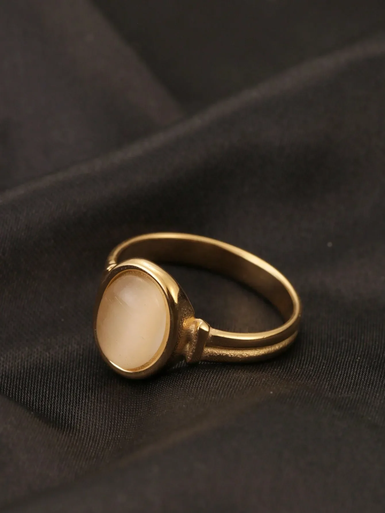 

1pc Oval Synthetic Cat Eye Stone Stainless Steel Ring, Vintage 18K Gold Plated, Suitable For Parties, Holidays And Daily Wear