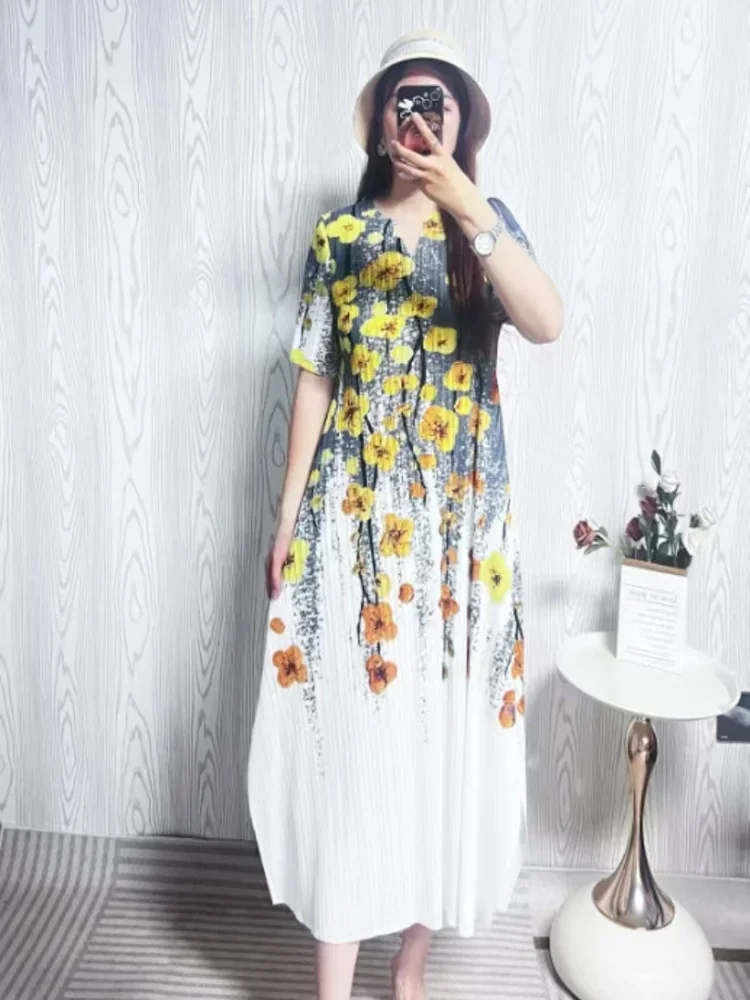 

Miyake Pleated Skirt for Women 2024 Summer New Fashion Printed High-end Casual Short-sleeved V Neck Pleated Mid-length Dress