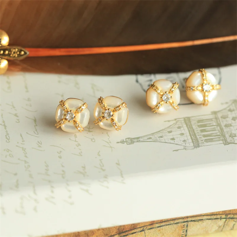 

s925Silver Plating18kGold inlaid white mother-of-pearl Fritillaria White Shell Persimmon Flower Earrings Fine Craftsmanship