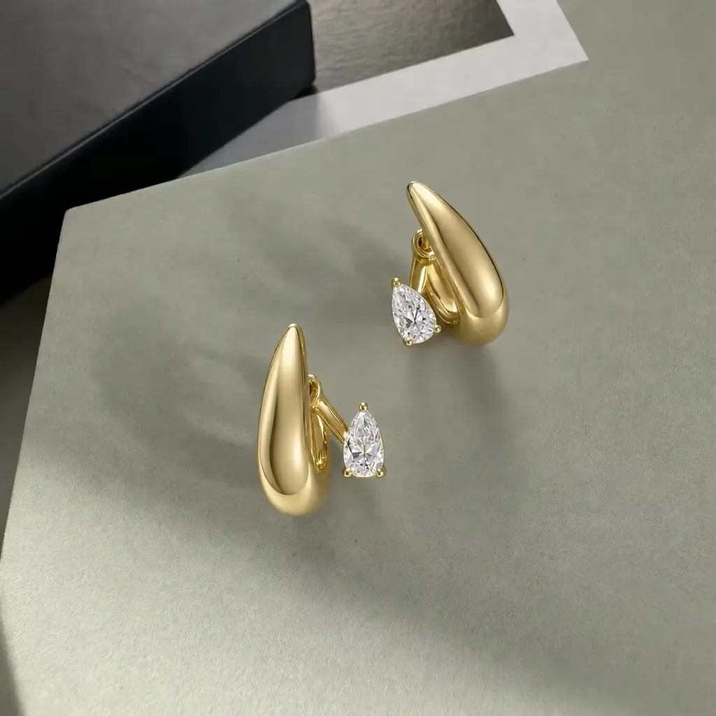 Moonmory Einzigartiges Design Luxusmarken Messing Huggie Creolen für Damen Minimalistisch 5A Birne Marquise Oval 18K Vergoldete Ohrringe – Detail 25