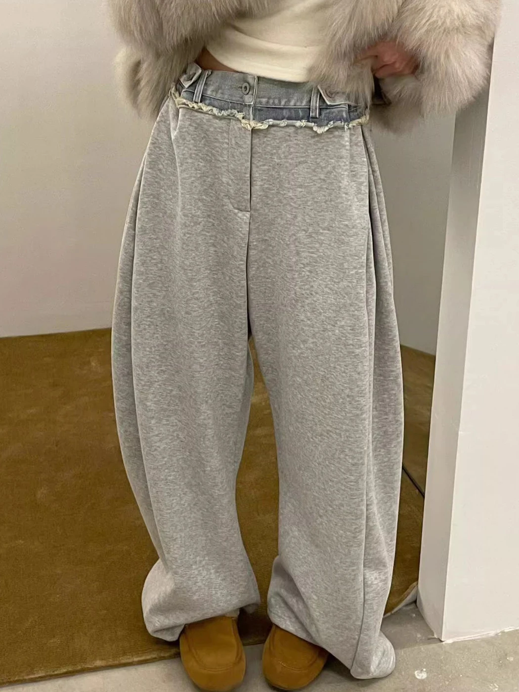 

Новые женские повседневные брюки 2025 года в американском ретро-стиле из денима с пэчворком, утепленные, широкие, с двойным поясом