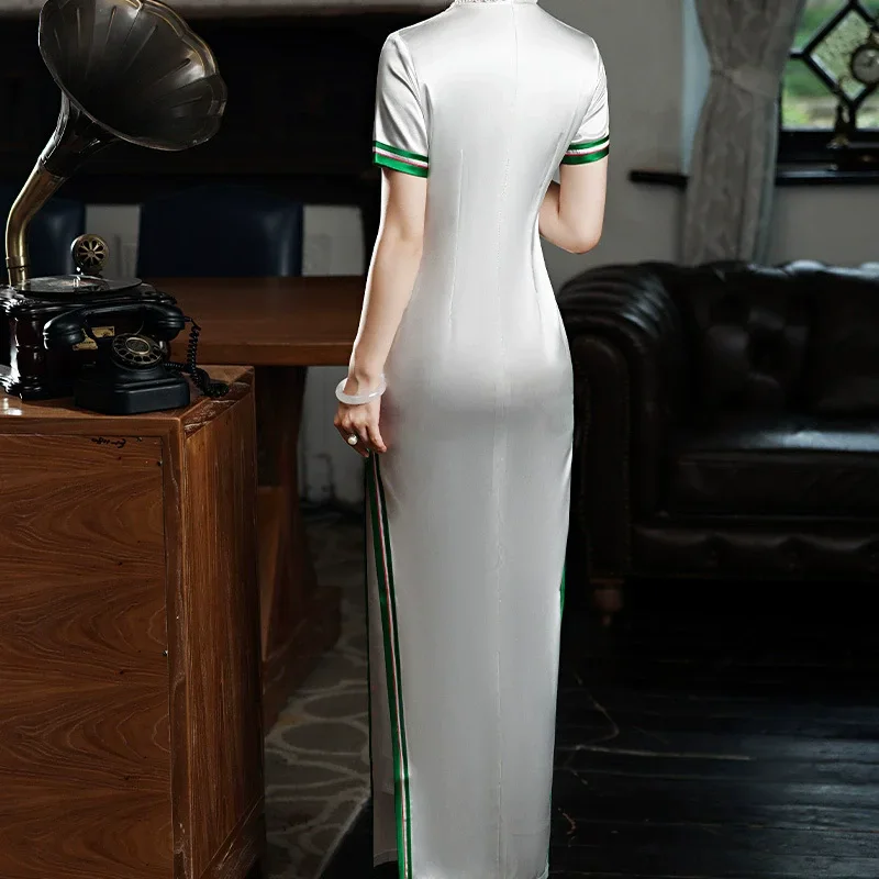 الأبيض لوتس طباعة النمط الصيني اليوسفي طوق تشيباو جديد طويل شيونغسام المرأة أنيقة تشيباو فستان بلا أكمام مثير Vestidos