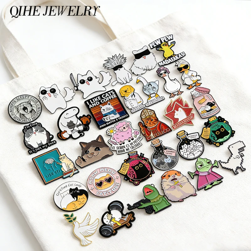 Cartoon Anime Coole Katzen-Kollektion Emaille-Pins Katholische Katze Zaubertrank-Katze Tierarzt Brosche Abzeichen Schmuck Geschenk für Freunde