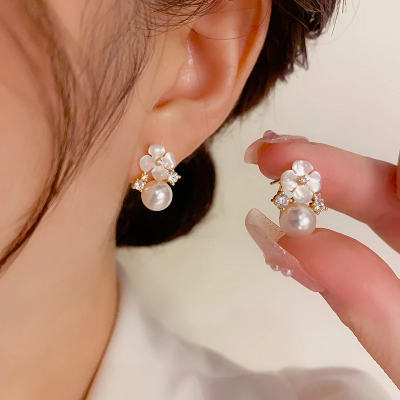 Sweet White Four Leaf Flower Zircon Pearl Pendant Stud Earrings for Women 2024 New Fashion Elegant Ladies Wedding Party Jewelry