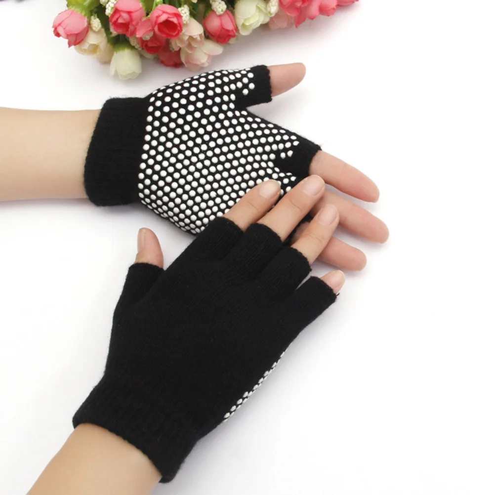 

2Pairs Fingerless Yoga Gloves Non-Slip Palm Design Breathable Sweat Absorbing Workout Gloves for Exercise Fitness Training