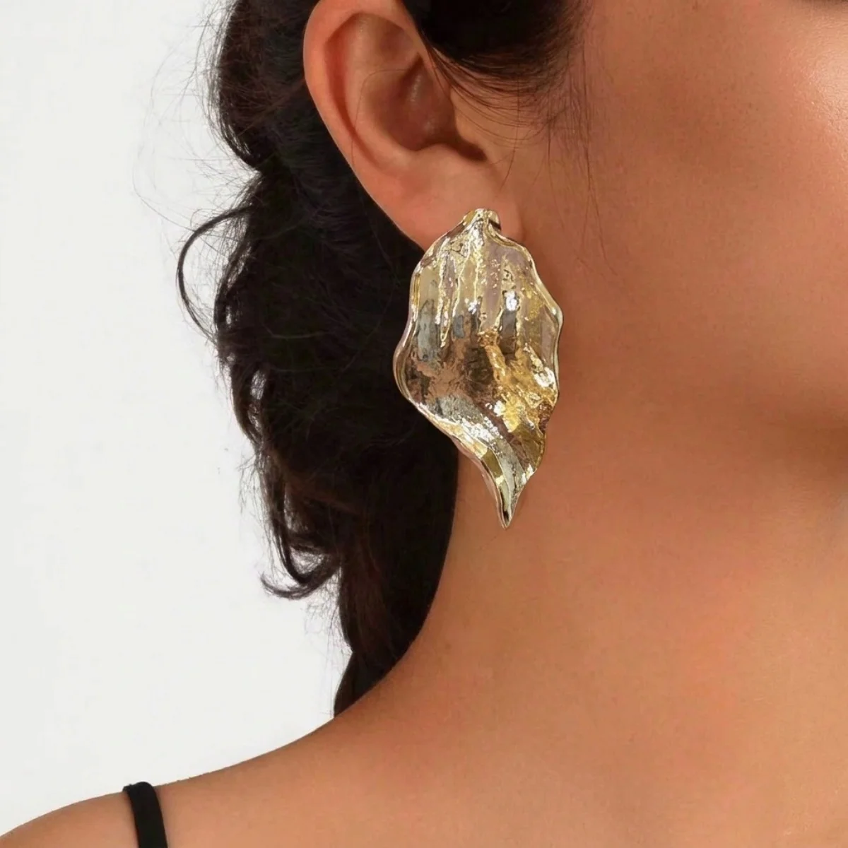 Einzigartiges Design Große Blatt-Statement-Ohrstecker für Frauen, Gekräuselte Gehämmerte Bunte Emaille-Baumblätter-Ohrringe, Partyschmuck – Detail 6