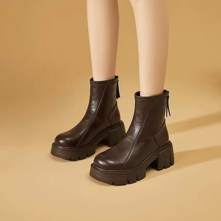 Chelsea women's boots 2025 autumn and winter new fashionable soft leather high rise British style short boots