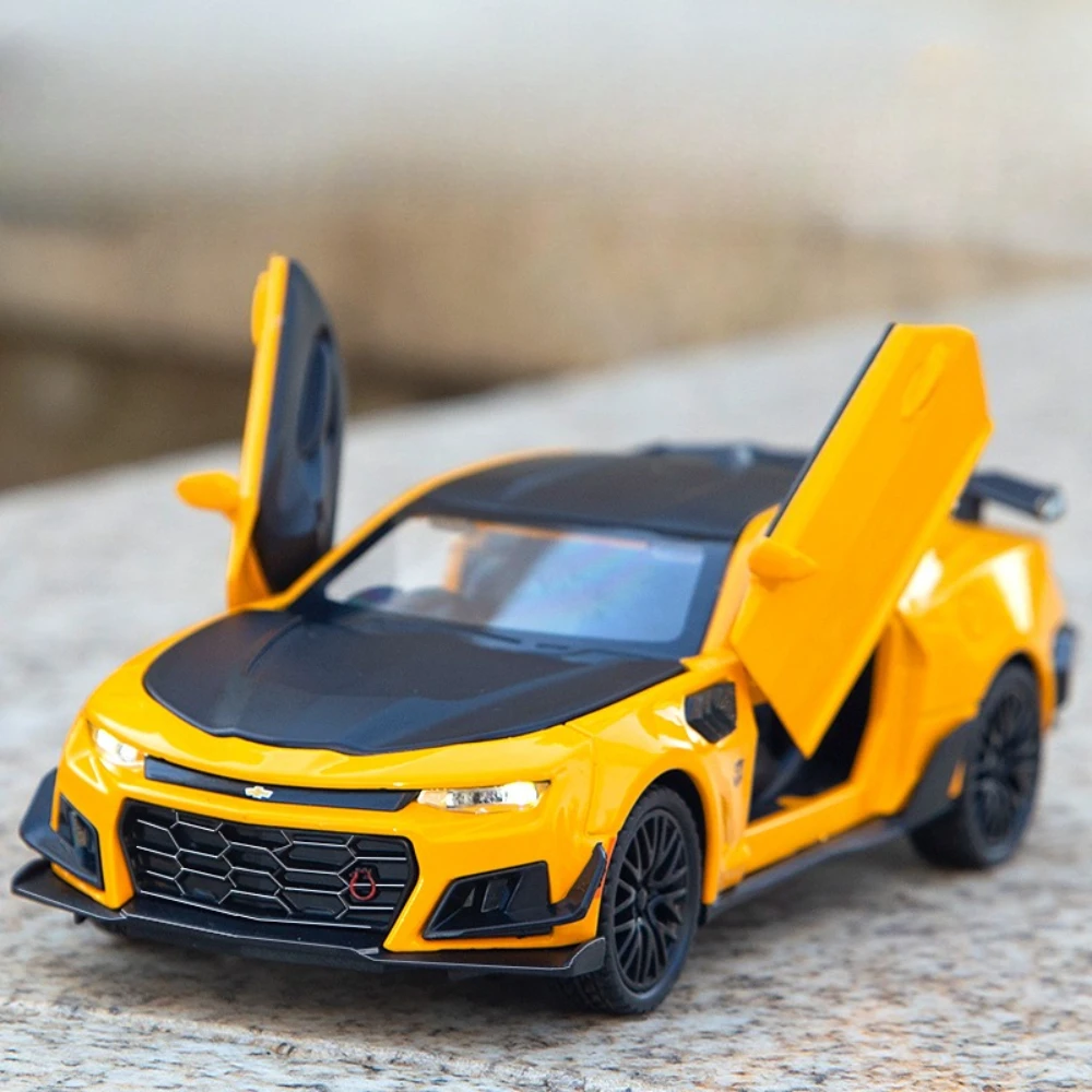 Scala 1:24 Camaro Lykan Modello di auto sportiva Giocattolo Pressofuso in metallo Musica leggera Tirare indietro Modelli di supercar in miniatura Buon regalo per gli amici