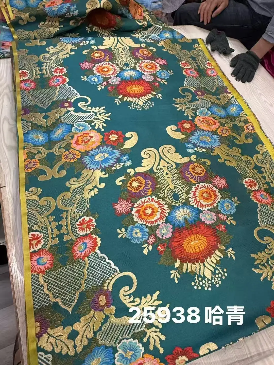 

Mongolian robe Tibetan clothing Valencia Tibetan jacquard fabric brocade fabric long sponge pad handmade DIY
