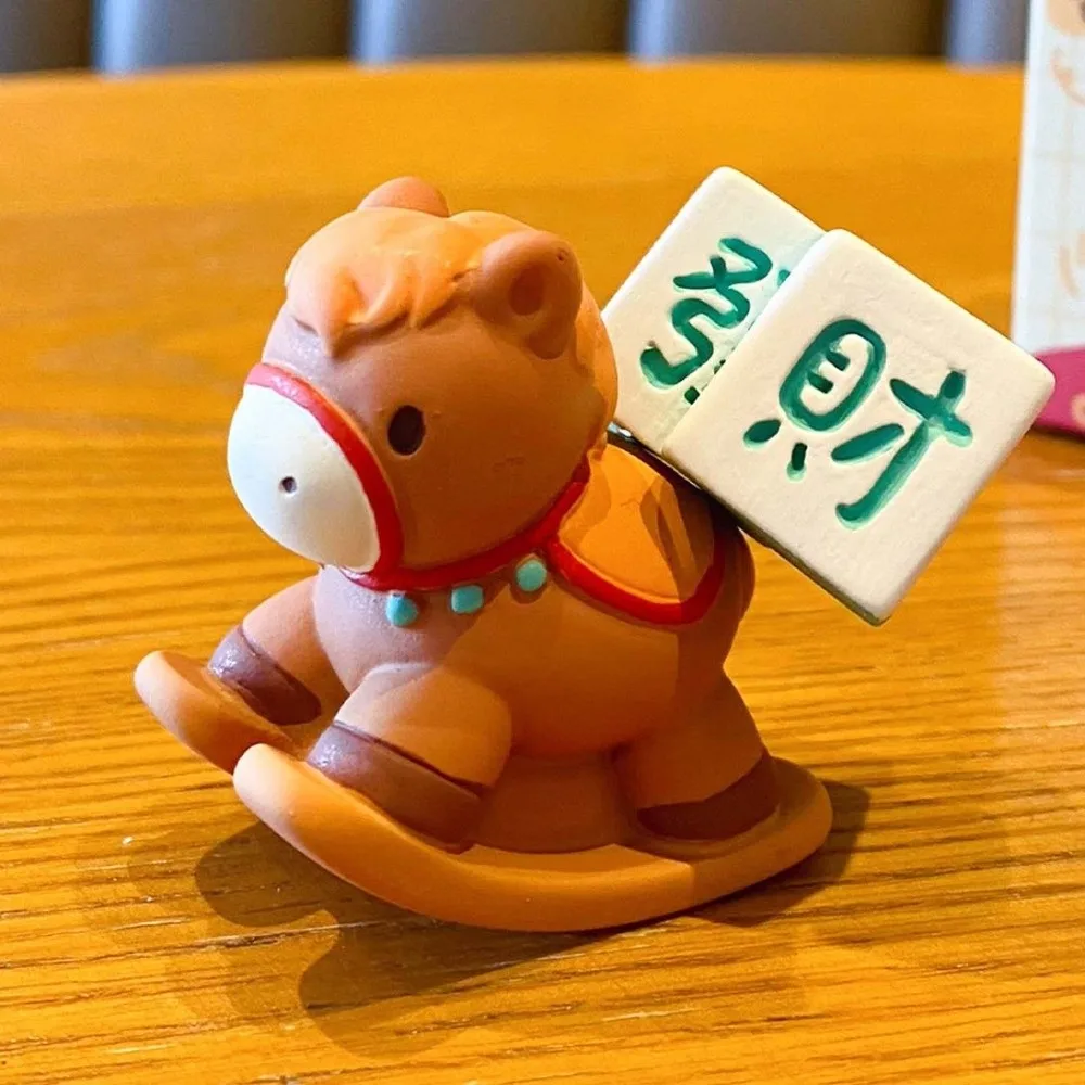 Desenhos animados 2026 cavalo ano mascote ornamentos fortuna resina zodíaco cavalo estatuetas pequeno bonito cavalo figuras ornamento