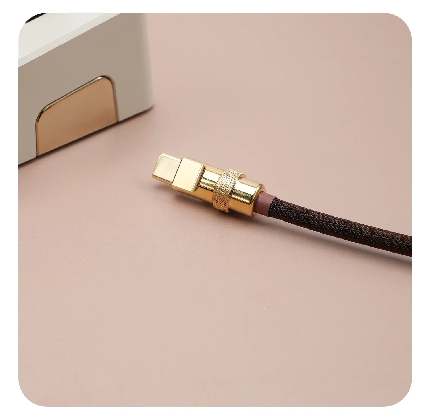 GeekCable Cable de datos de teclado mecánico personalizado a mano tema GMK SP Keycap Cable trenzado marrón dorado Hardware