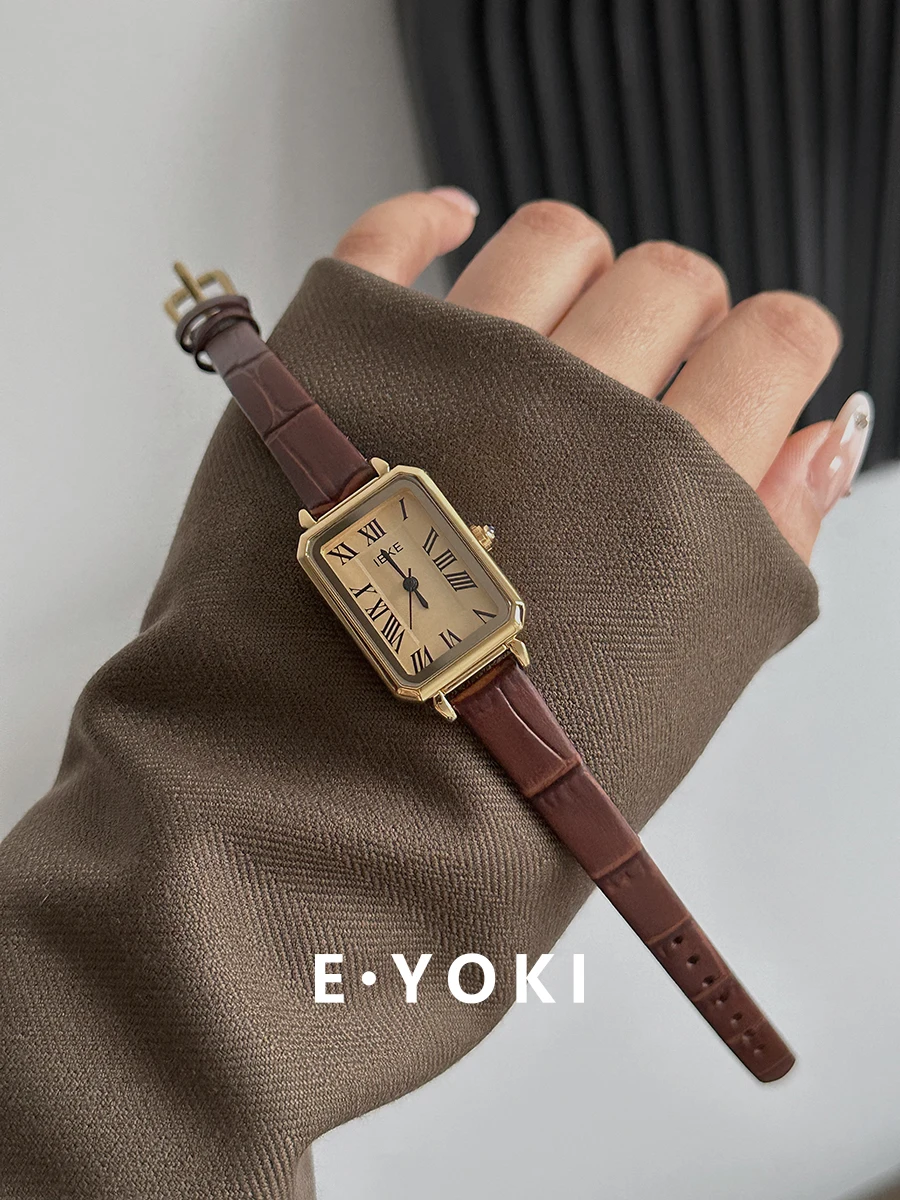

New Leather Brown Gold Small Square Watch For Women, Light Luxury, High-End, Retro Style, Quartz Watch With Leather Strap.