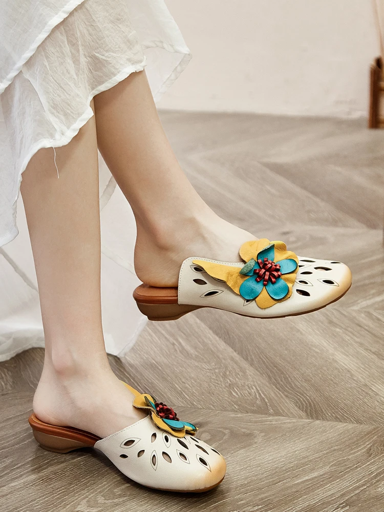 Ethnic Style Flat Bottom Headed Flower Decorated Women's Slippers Genuine Leather Mommy Sandals Outdoor Wear Summer New 2026