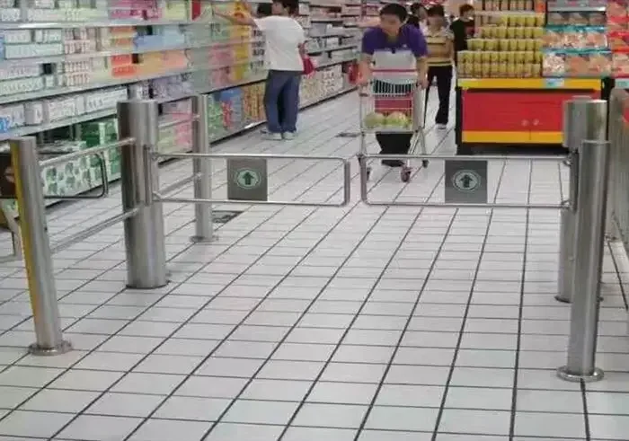 Sistema di controllo accessi pedonale automatico Cancello girevole con barriera a ribalta in acciaio inossidabile 304