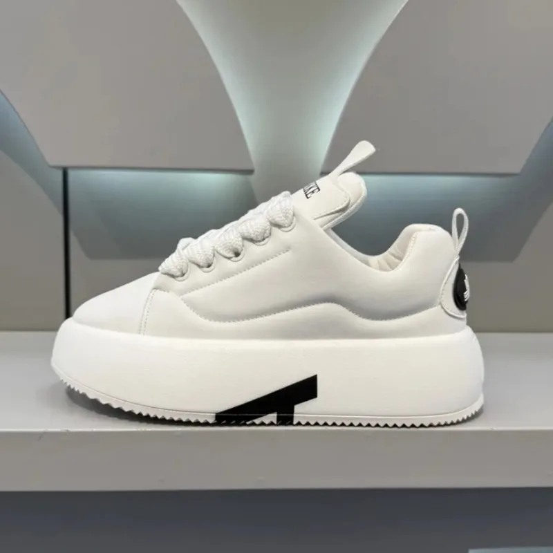 2025 ฤดูใบไม้ผลิผลิตภัณฑ์ใหม่รองเท้าผ้าใบผู้ชายรอบหัว LACE-up Casual รองเท้าสีทึบแฟชั่นสีขาวรองเท้า