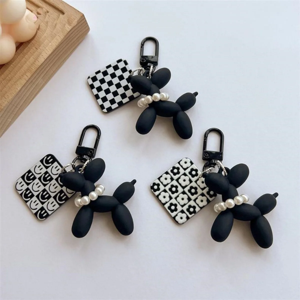 Cool Acrylic Cartoon Balloon Dog Keychains Black Color Heart Flower Pendant Phone Chain Key Buckle Accessories Bag Pendant Toys