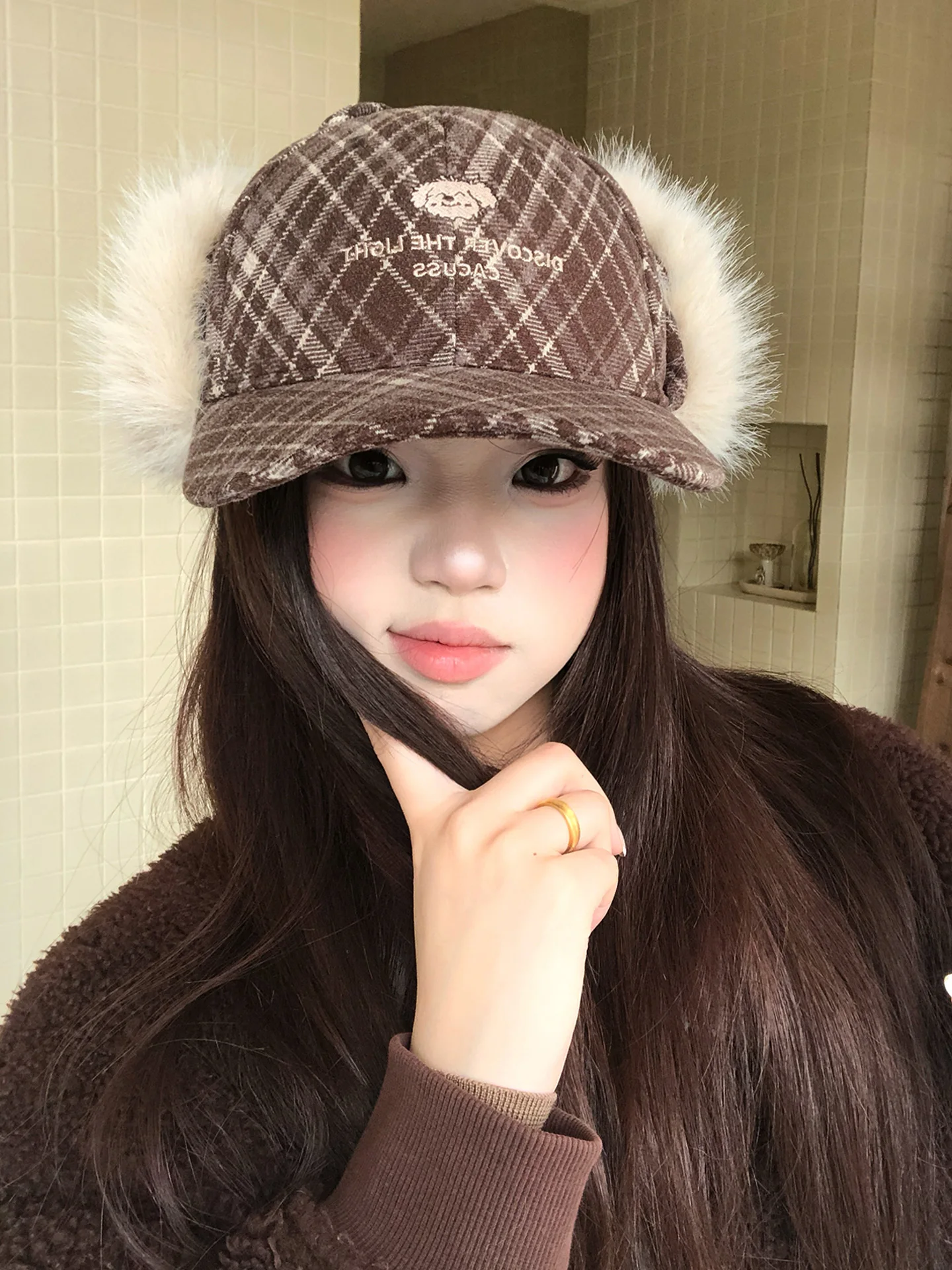Retro Fashionable Plaid Embroidered Furry Women's Baseball Cap Warm Winter Duckbill Hat Ear Protection Capsule Style Adjustable