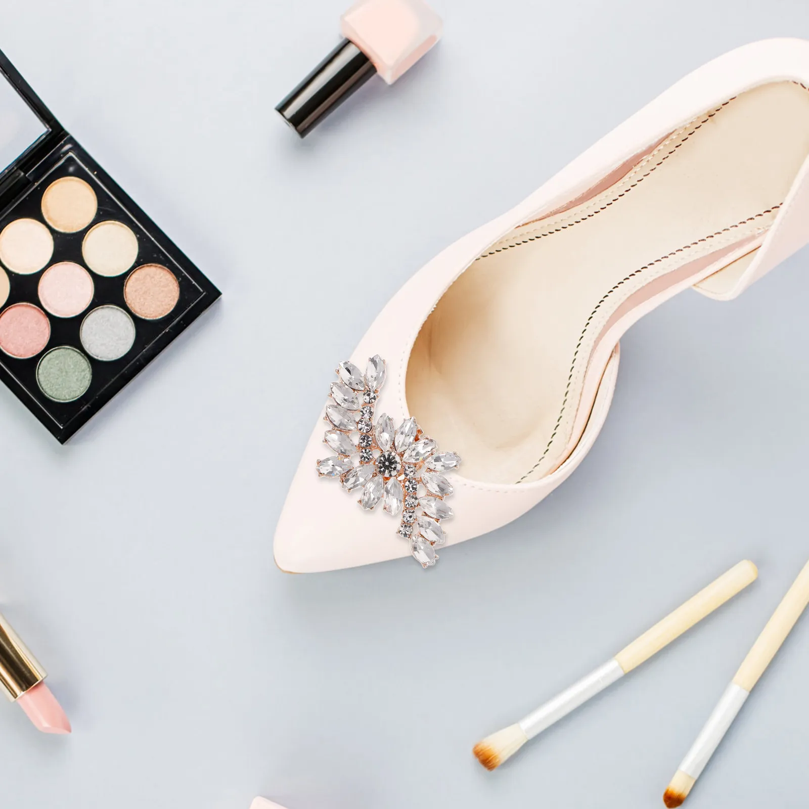 Crystal Rhinestone Flower Shoe Clip for Women Detachable Sparkling Shoe Buckle Charm for Heels Bridal Wedding Party Shoes