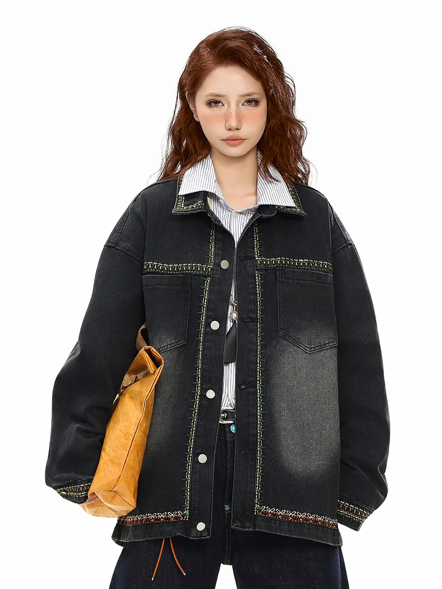 

Retro American Waed Denim Jaet for Men Spring Season National Sle Embroidery Lace Couple Jaets Loose Fit Youth Trend