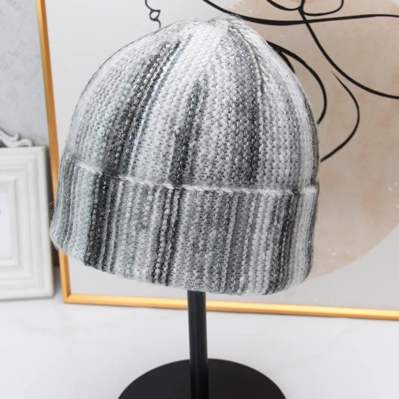 Neue Damen Herbst- und Winter-Strickmütze mit Farbverlauf und Batikmuster, Modische Outdoor-Wärmemütze mit Ohrenschutz, Gestreifte Skull-Beanie-Kappe – Detail 8